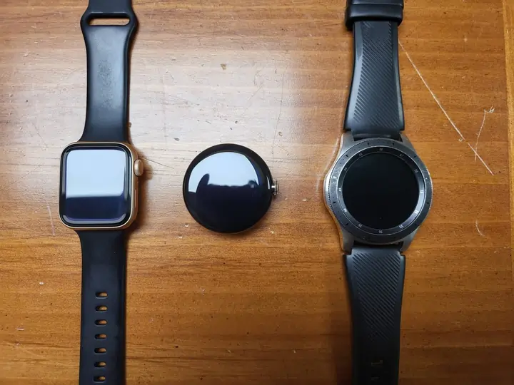 Apple vs Google Watch Features Comparison 